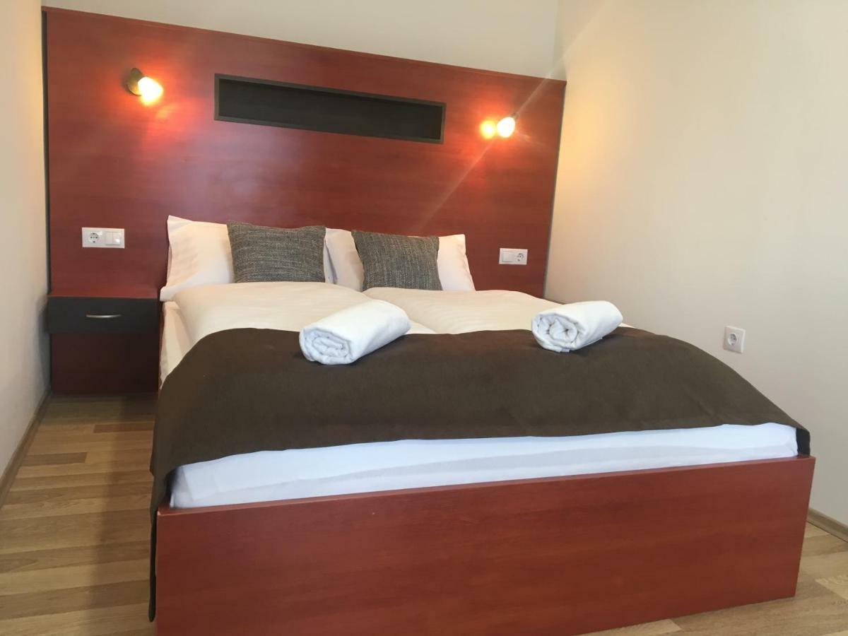 F&M Apartman Еґер Екстер'єр фото