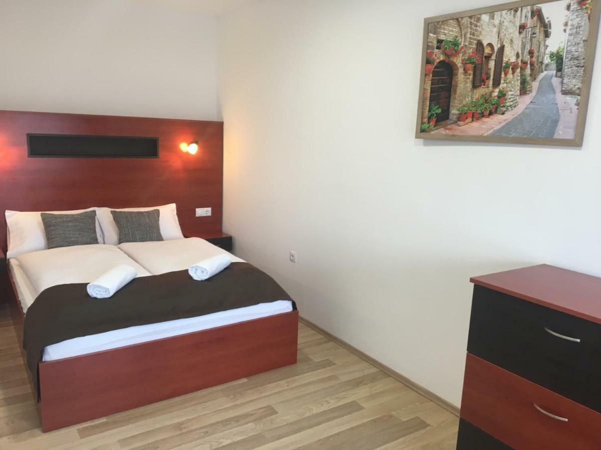 F&M Apartman Еґер Екстер'єр фото