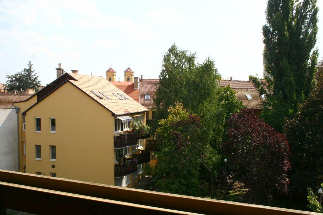 F&M Apartman Еґер Екстер'єр фото